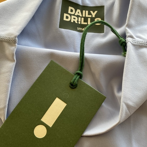 DAILY DRILLS Go! Shortie Shorts in Color Mist Gym Yoga Workout NWT Size Small - Picture 4 of 4